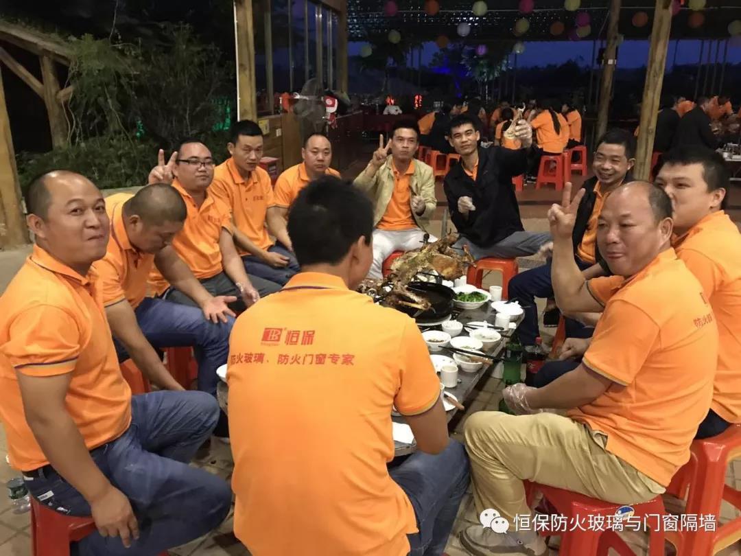 主題：“團結”與“效率”！精誠團結、再創新高！ --記公司在2017年10月17日組織了一場高明盈香戶外拓展旅游活動